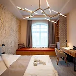 Bordur Wellness Superior Es Szonyegmuzeum 酒店 4*