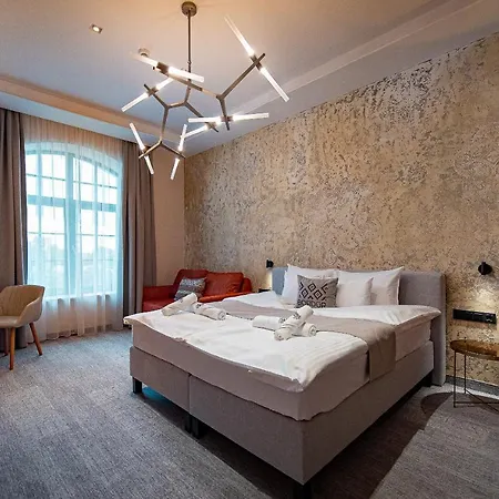 Otel Bordur Wellness Superior Es Szonyegmuzeum