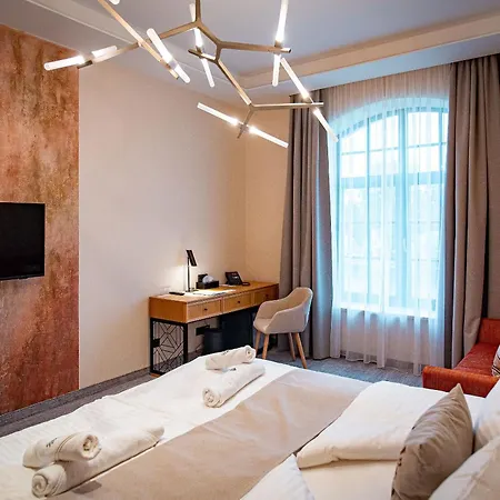 Bordur Wellness Superior Es Szonyegmuzeum Hotel