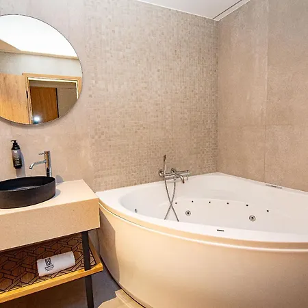 Hotel Bordur Wellness Superior Es Szonyegmuzeum 4*