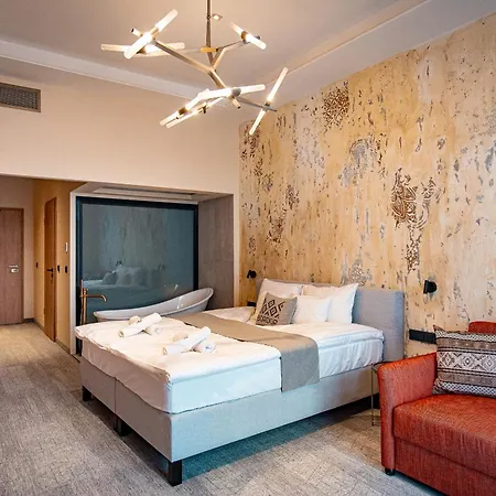 Hotel Bordűr Wellness Superior és Szőnyegmúzeum 4*