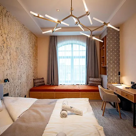 Bordur Wellness Superior Es Szonyegmuzeum 4*