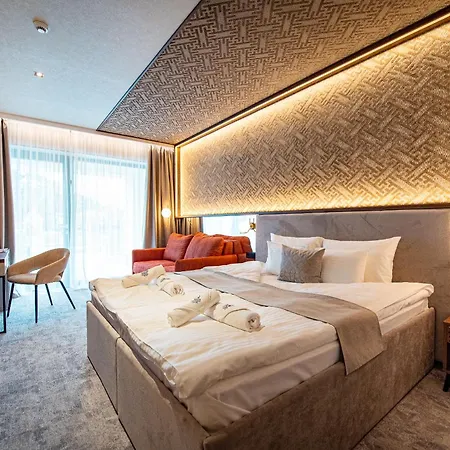 Bordur Wellness Superior Es Szonyegmuzeum Otel