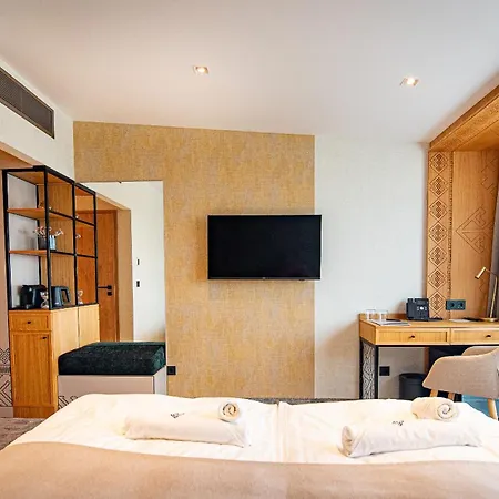 Otel Bordur Wellness Superior Es Szonyegmuzeum
