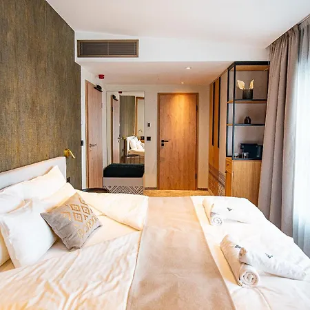 Bordur Wellness Superior Es Szonyegmuzeum Otel 4*