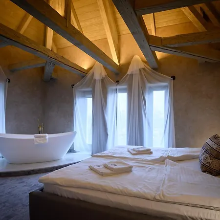 Otel Bordur Wellness Superior Es Szonyegmuzeum