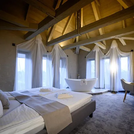 Otel Bordur Wellness Superior Es Szonyegmuzeum
