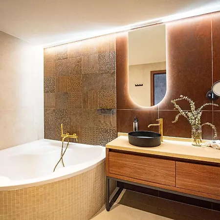 Bordur Wellness Superior Es Szonyegmuzeum Hotel 4*